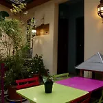 Woodstock Montmartre By Hiphophostels