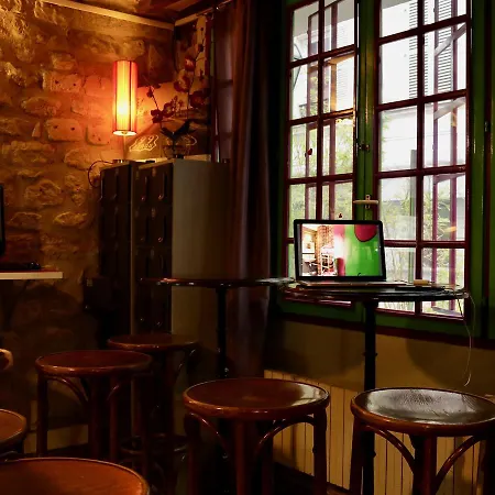 Ostello Woodstock Montmartre By Hiphophostels