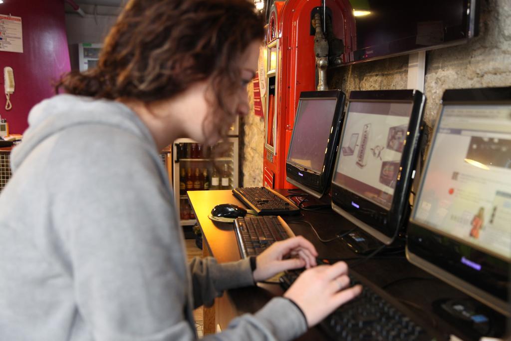 Woodstock Montmartre By Hiphophostels