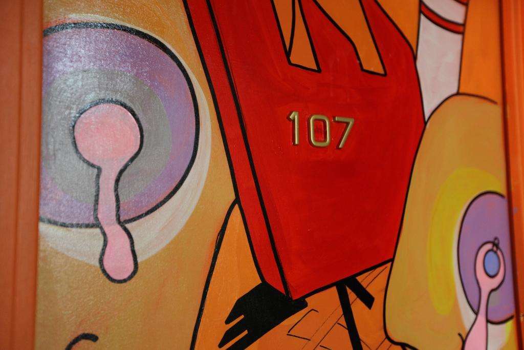 Hostel Woodstock Montmartre By Hiphophostels *