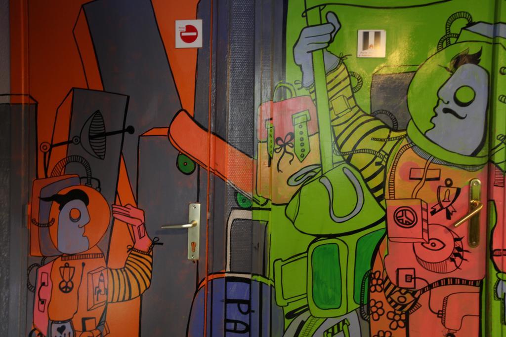 Woodstock Montmartre By Hiphophostels